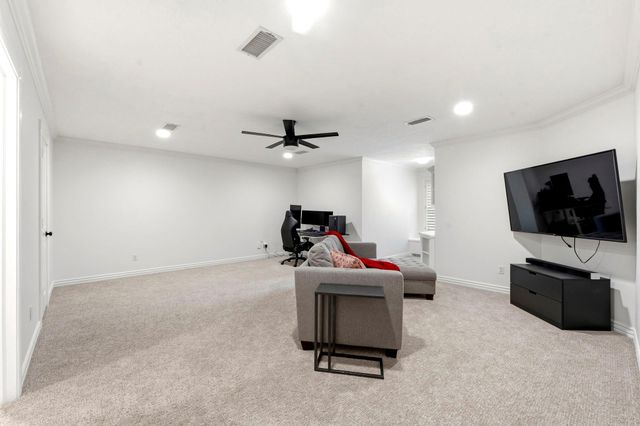 130 E Fairbranch Circle, The Woodlands, TX 77382