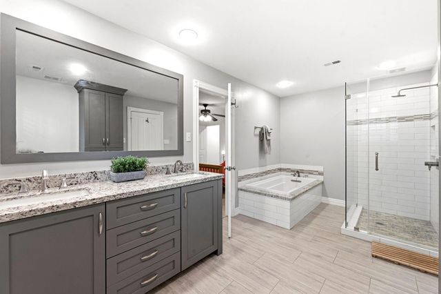 130 E Fairbranch Circle, The Woodlands, TX 77382
