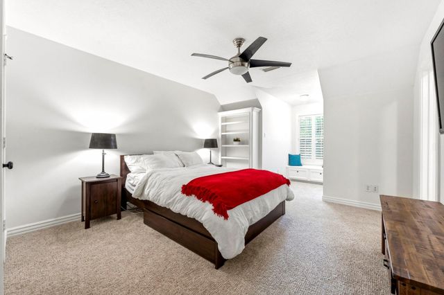 130 E Fairbranch Circle, The Woodlands, TX 77382