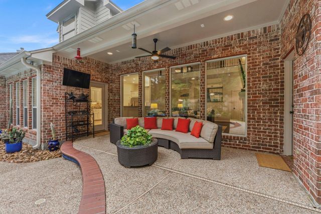 130 E Fairbranch Circle, The Woodlands, TX 77382