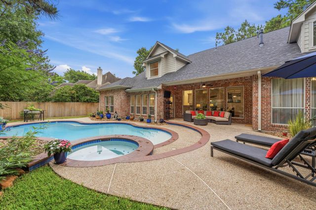 130 E Fairbranch Circle, The Woodlands, TX 77382