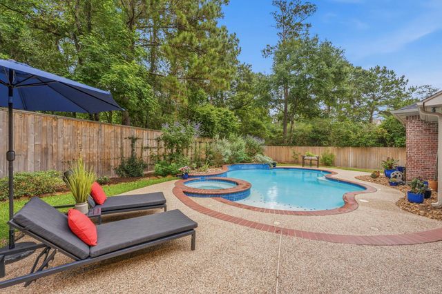 130 E Fairbranch Circle, The Woodlands, TX 77382
