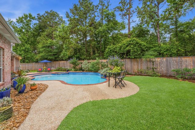 130 E Fairbranch Circle, The Woodlands, TX 77382