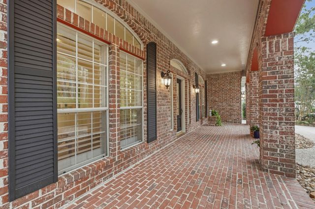 130 E Fairbranch Circle, The Woodlands, TX 77382