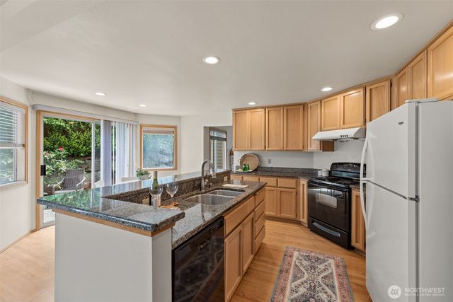 25542 SE 41st Court, Sammamish, WA 98029