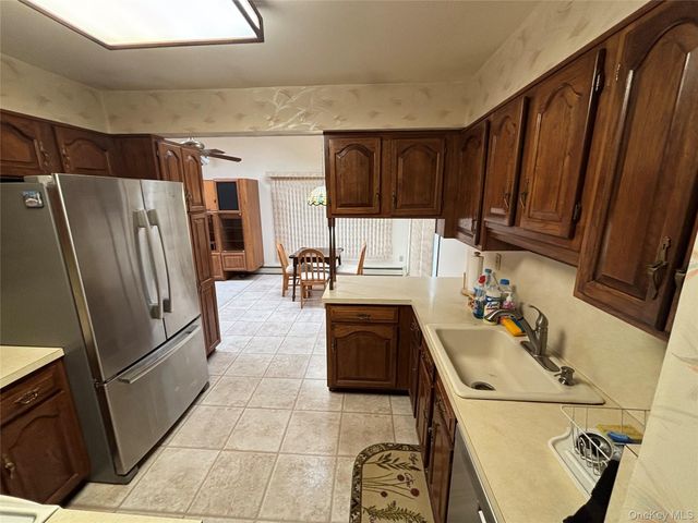 660 Hewlett Street, Franklin Square, NY 11010