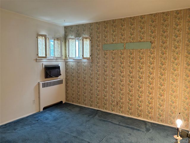 660 Hewlett Street, Franklin Square, NY 11010