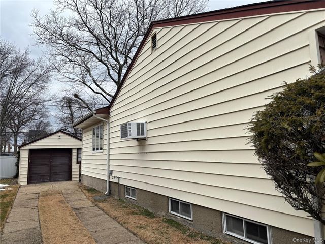 660 Hewlett Street, Franklin Square, NY 11010