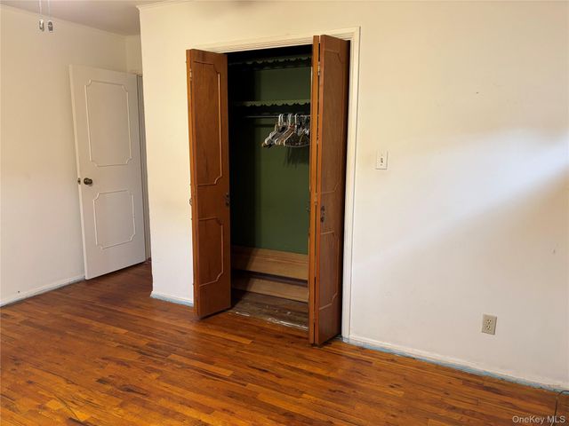 660 Hewlett Street, Franklin Square, NY 11010