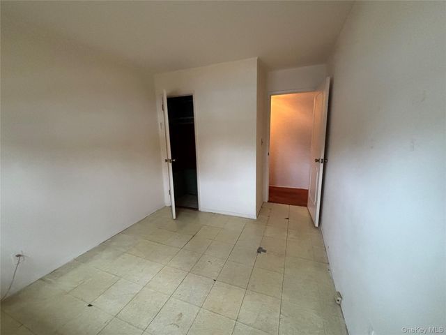 660 Hewlett Street, Franklin Square, NY 11010