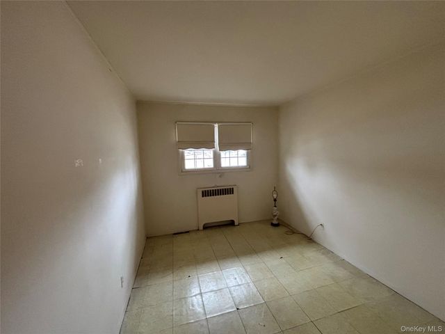 660 Hewlett Street, Franklin Square, NY 11010