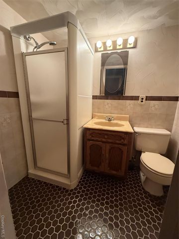 660 Hewlett Street, Franklin Square, NY 11010