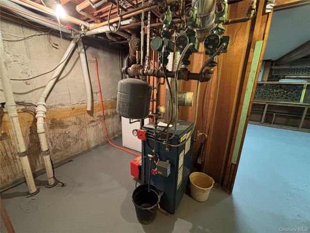 660 Hewlett Street, Franklin Square, NY 11010