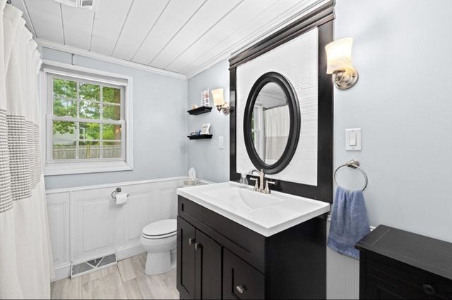 36 Mayflower St, Kingston, MA 02364