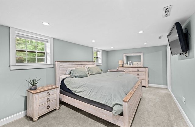 36 Mayflower St, Kingston, MA 02364