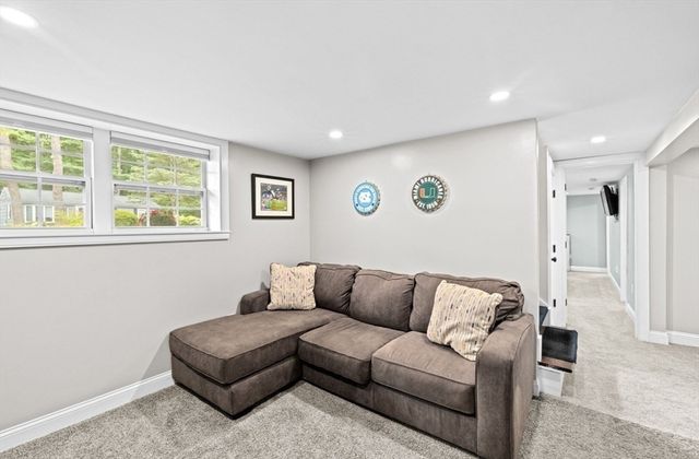 36 Mayflower St, Kingston, MA 02364