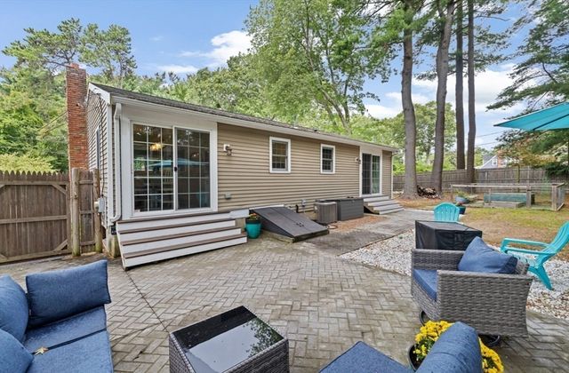 36 Mayflower St, Kingston, MA 02364