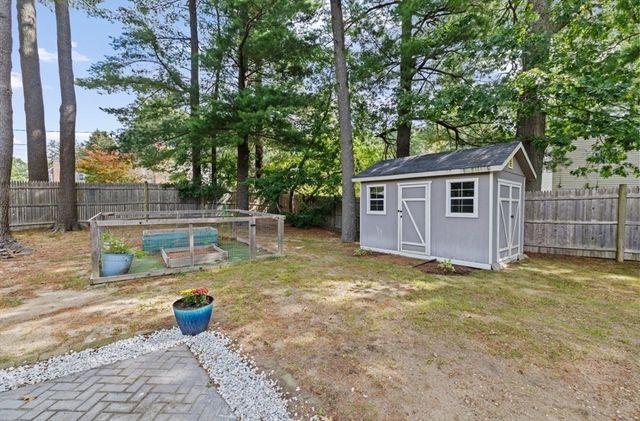 36 Mayflower St, Kingston, MA 02364