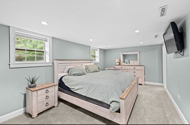 36 Mayflower St, Kingston, MA 02364