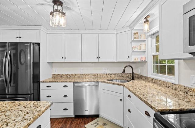 36 Mayflower St, Kingston, MA 02364