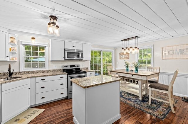 36 Mayflower St, Kingston, MA 02364