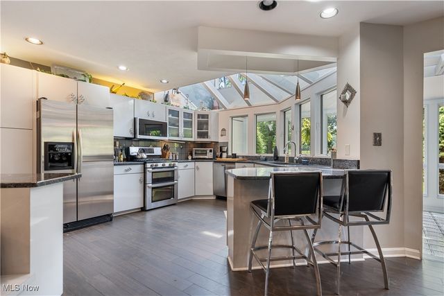 2711 S Cleveland Massillon Road, Norton, OH 44203