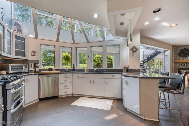 2711 S Cleveland Massillon Road, Norton, OH 44203