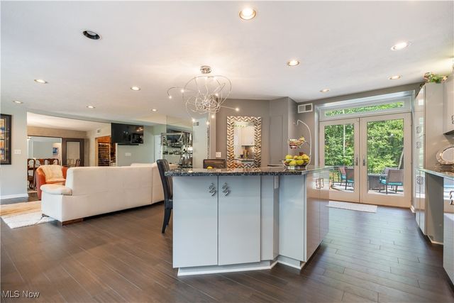 2711 S Cleveland Massillon Road, Norton, OH 44203