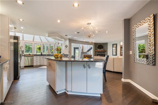 2711 S Cleveland Massillon Road, Norton, OH 44203