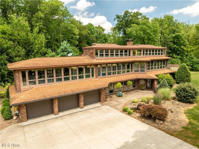 2711 S Cleveland Massillon Road, Norton, OH 44203