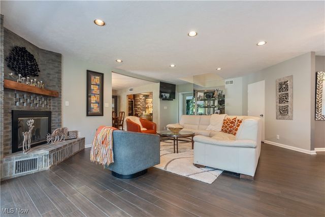 2711 S Cleveland Massillon Road, Norton, OH 44203