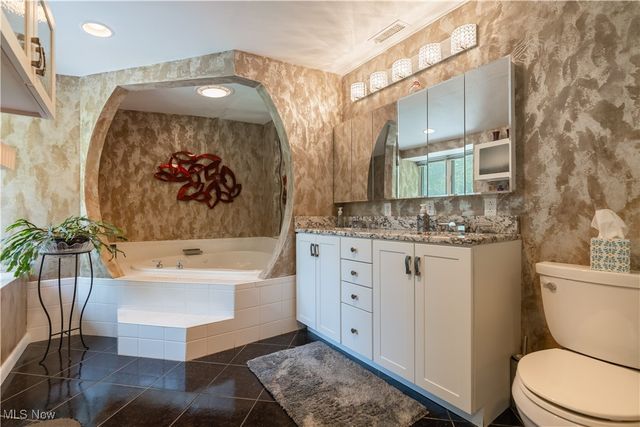 2711 S Cleveland Massillon Road, Norton, OH 44203