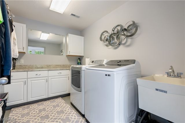 2711 S Cleveland Massillon Road, Norton, OH 44203