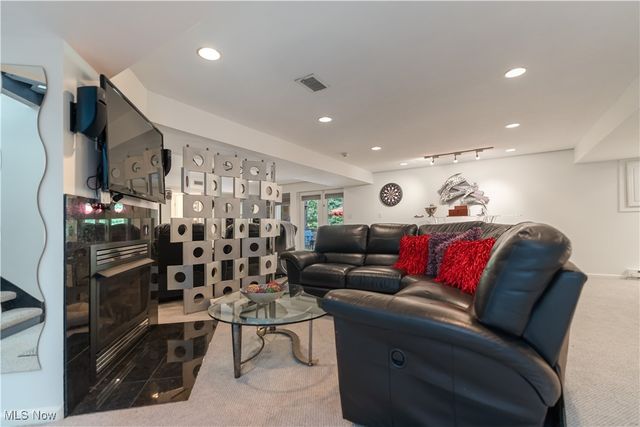 2711 S Cleveland Massillon Road, Norton, OH 44203