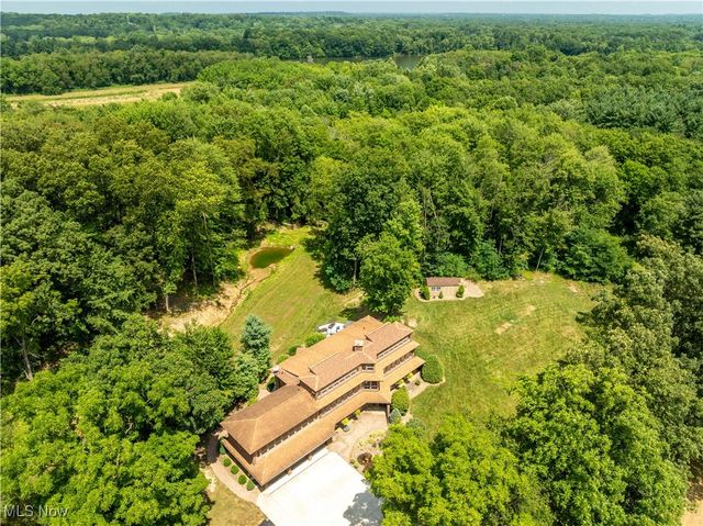 2711 S Cleveland Massillon Road, Norton, OH 44203