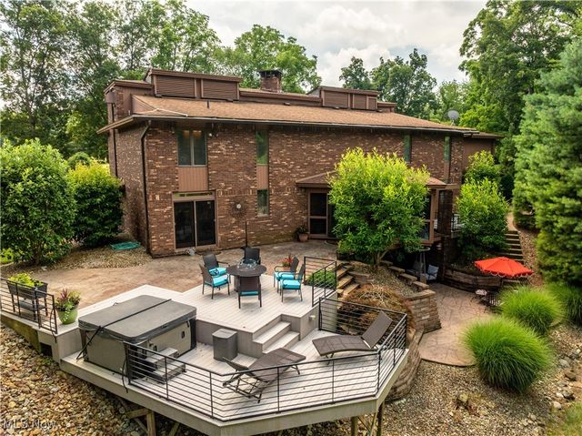 2711 S Cleveland Massillon Road, Norton, OH 44203