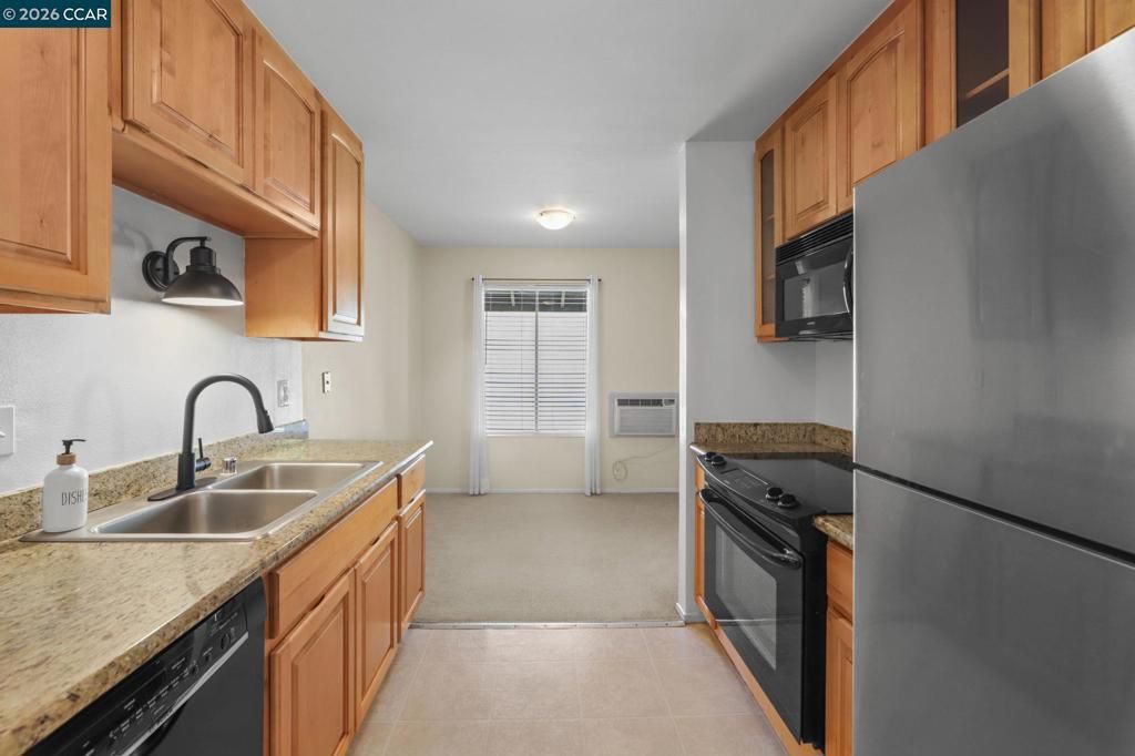Image 3 of property listing at 2562 Walnut Blvd 68, Walnut Creek, CA 94596