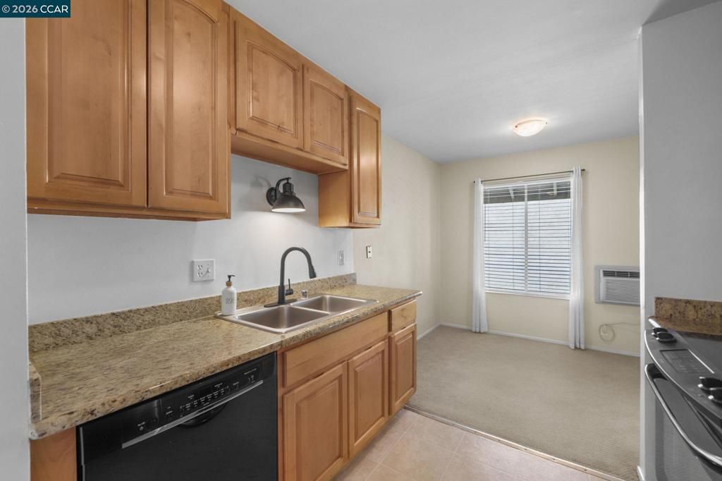 Image 4 of property listing at 2562 Walnut Blvd 68, Walnut Creek, CA 94596