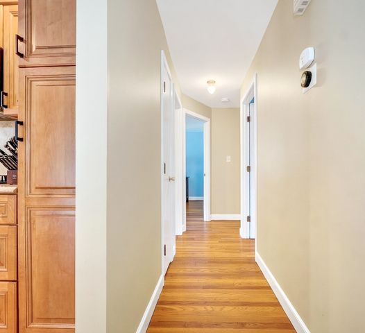 2 Town Line Rd, Burlington, MA 01803