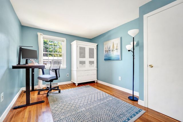2 Town Line Rd, Burlington, MA 01803