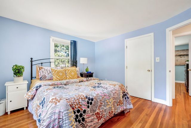 2 Town Line Rd, Burlington, MA 01803