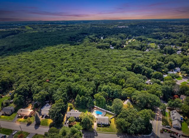 2 Town Line Rd, Burlington, MA 01803