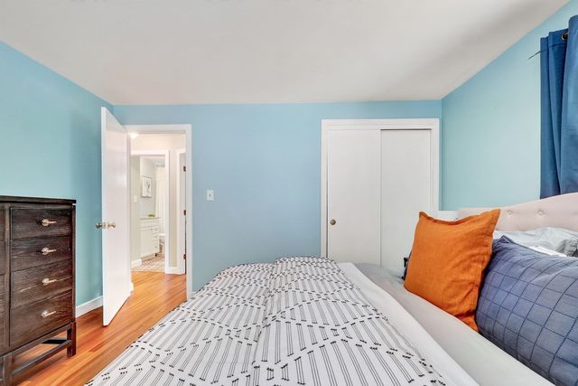 2 Town Line Rd, Burlington, MA 01803