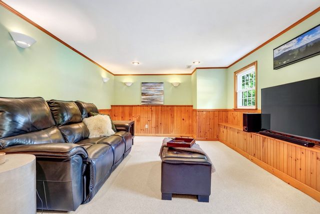 2 Town Line Rd, Burlington, MA 01803