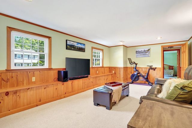 2 Town Line Rd, Burlington, MA 01803