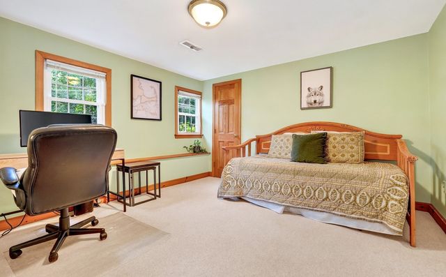 2 Town Line Rd, Burlington, MA 01803