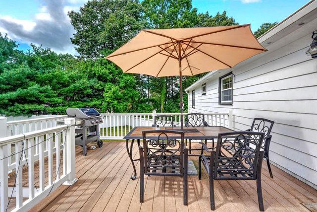 2 Town Line Rd, Burlington, MA 01803