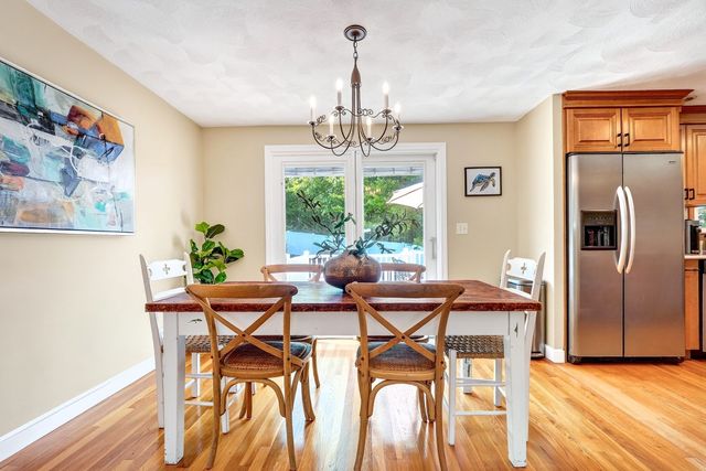 2 Town Line Rd, Burlington, MA 01803