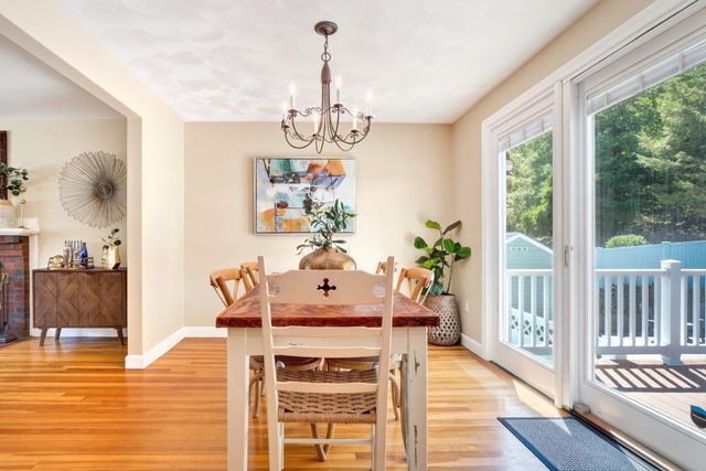 2 Town Line Rd, Burlington, MA 01803