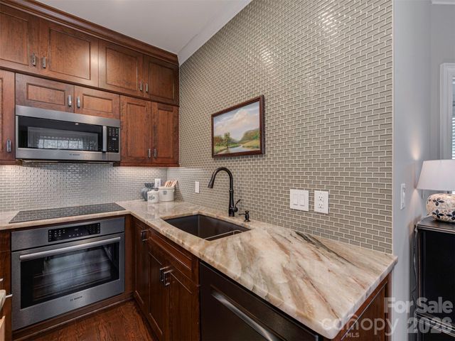 1127 Park West Drive, Charlotte, NC 28209